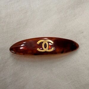 🤎Vintage CHANEL Tortoise Shell Hair Clip with Gold Logo🤎